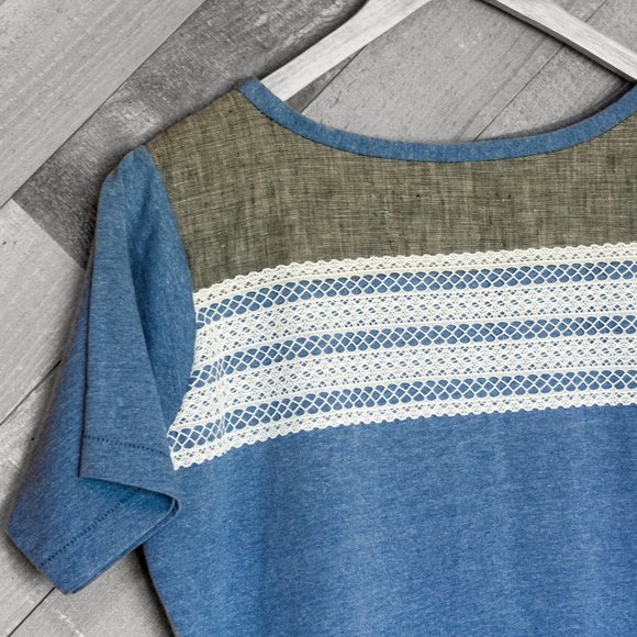 medium blue tee shirt with lace - Picture 3 of 5